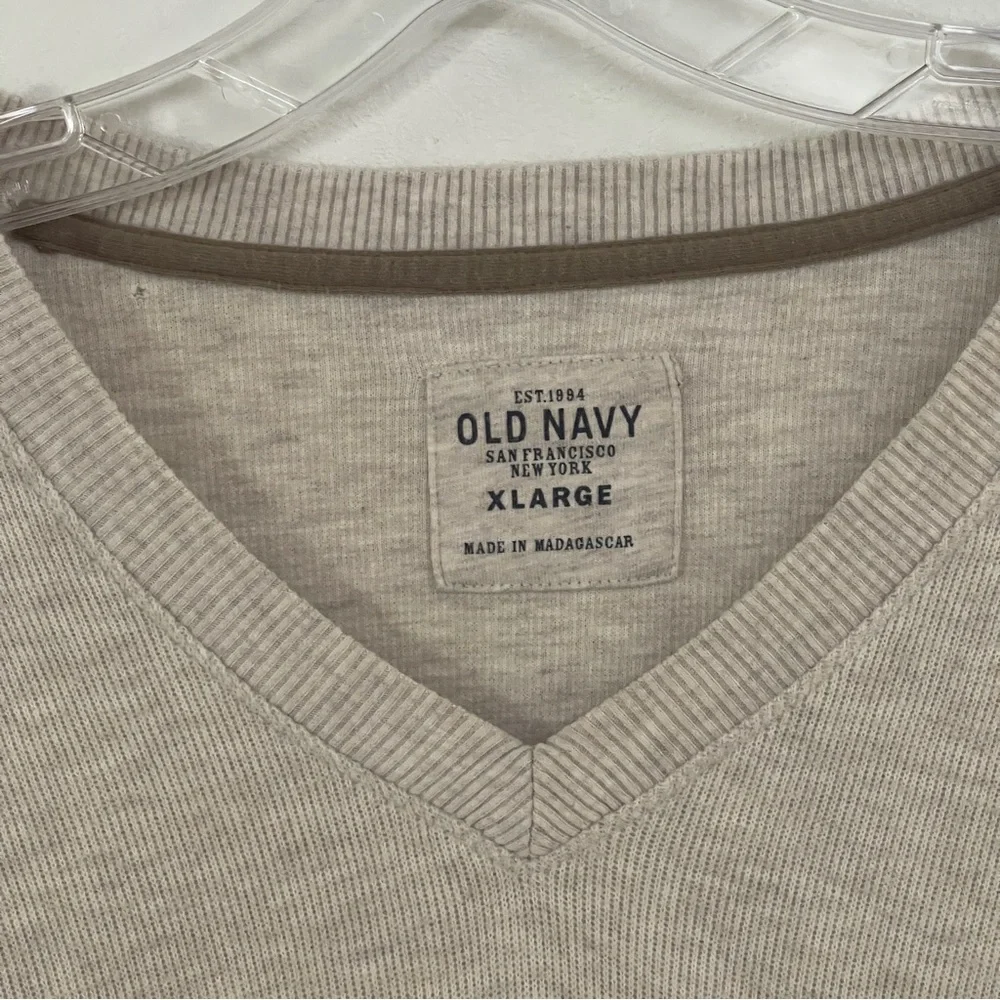 Old Navy Men’s V-Neck Sweater in size XL
